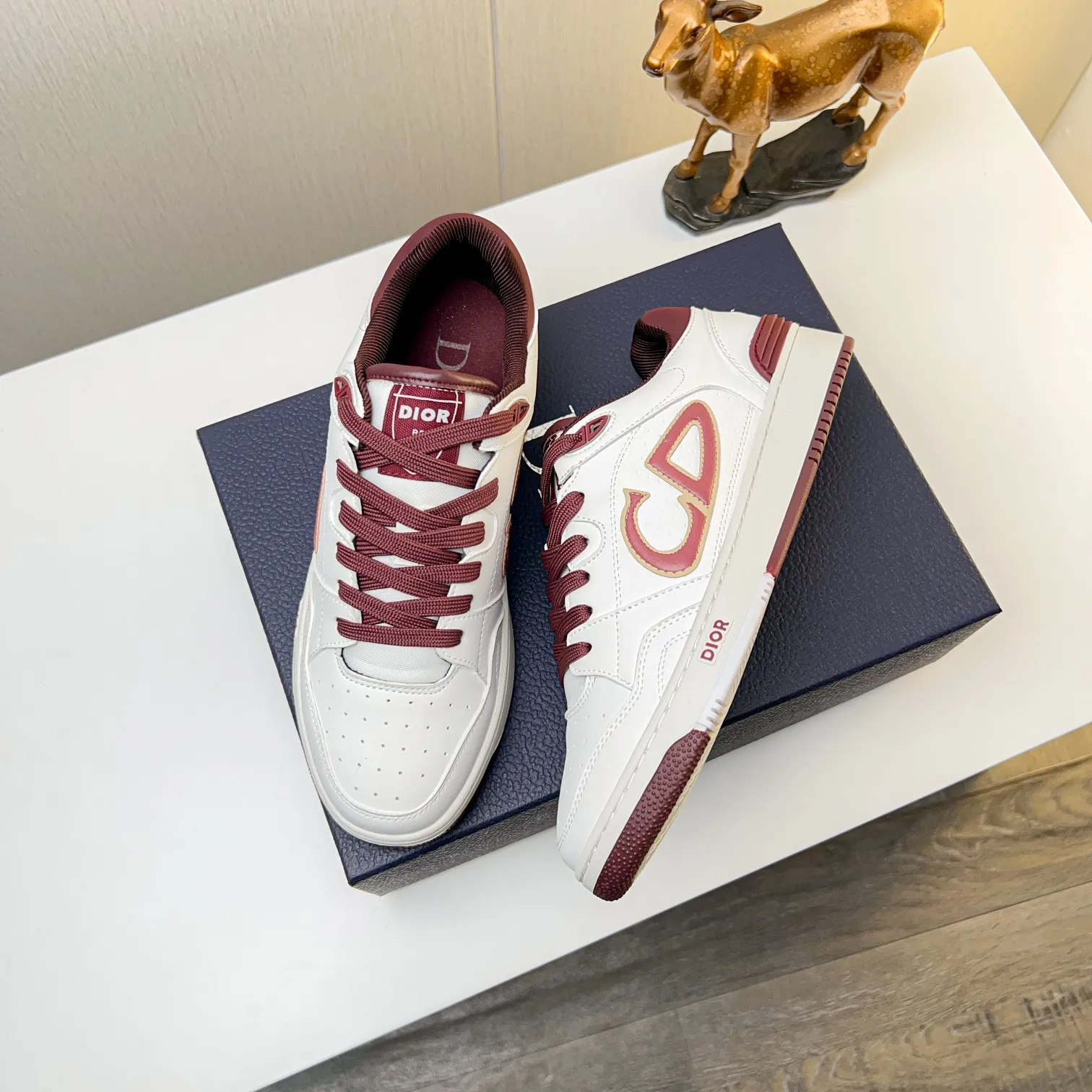 Men's Men's Shoes 💰420 [New Style] 🦩🦩Dior - Low-top sneakers 2025 spring men's collection new arrivals [Celebrate][Celebrate][Celebrate], reinterpret the basketball shoe design and become a classic Dior item [strong][strong][strong], carefully crafted in black and cream white smooth cowhide, paired with beige suede, showing leather on the side The CD logo, tongue, sole and back side are decorated with various distinctive details to enhance the style[666][666], while eyelet details, topstitching and rubber panels highlight the dynamic charm of its athletic style[strong][strong][strong]. It has a two-color rubber sole, which can be matched with various clothing to create a refined look. Size: 38 to 44 (45 can be customized